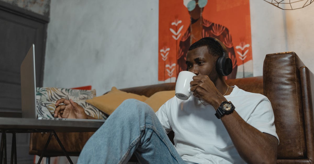 L-Theanine: Calm Focus, Sleep Quality, and the Synergy With Caffeine